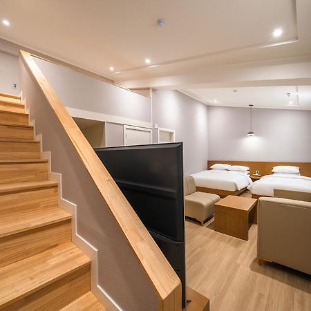 Mono Hotel Suwon Esterno foto