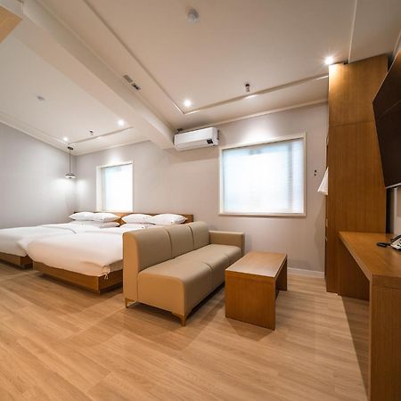 Mono Hotel Suwon Esterno foto