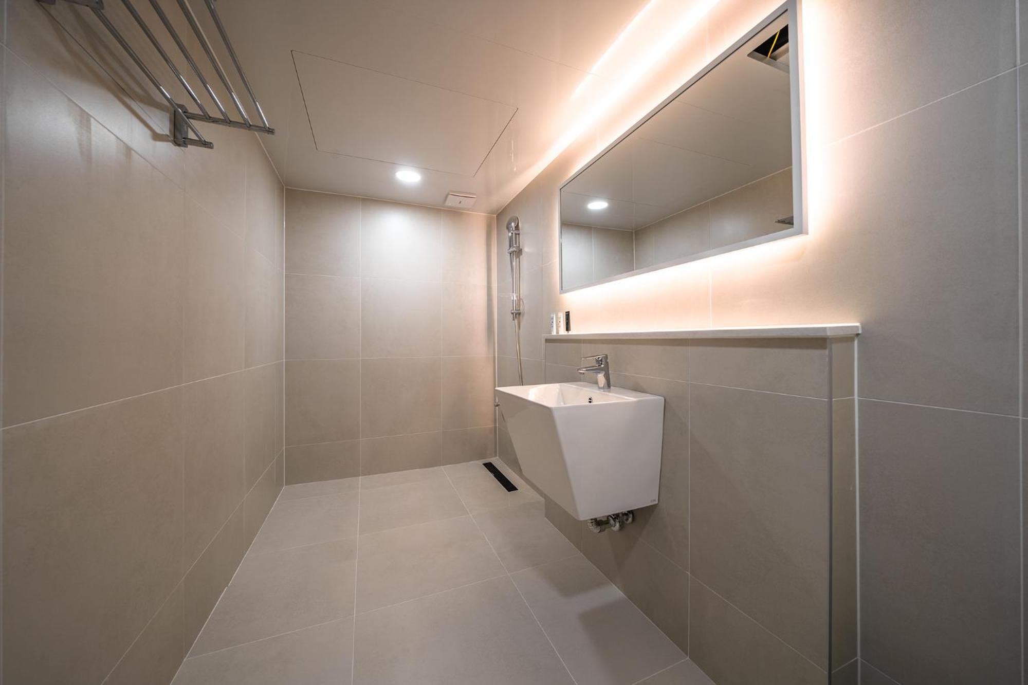 Mono Hotel Suwon Esterno foto