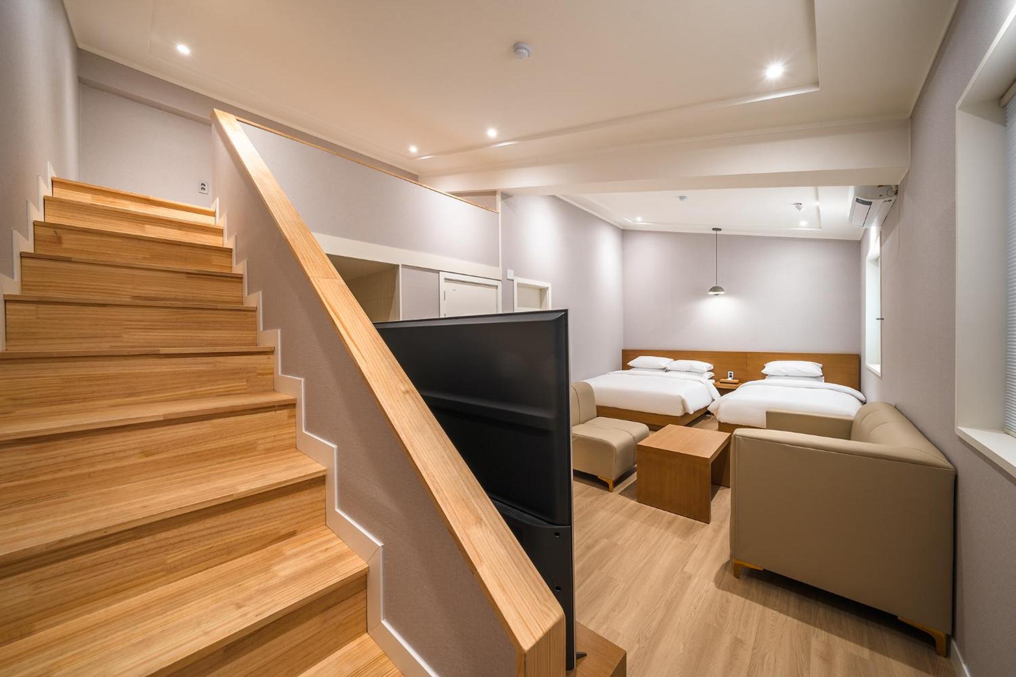 Mono Hotel Suwon Esterno foto