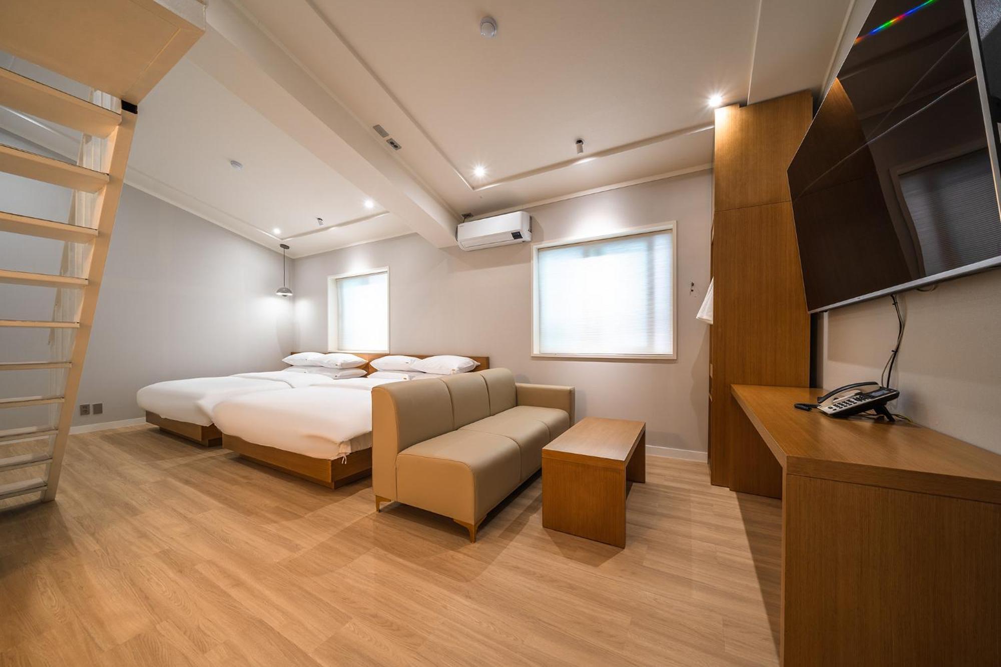 Mono Hotel Suwon Esterno foto