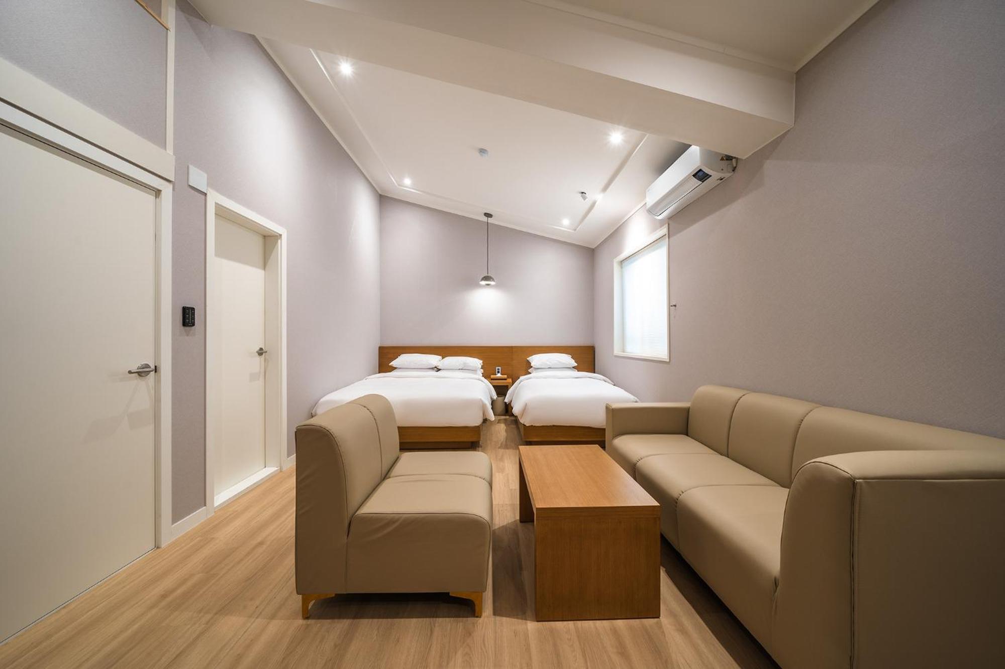 Mono Hotel Suwon Esterno foto