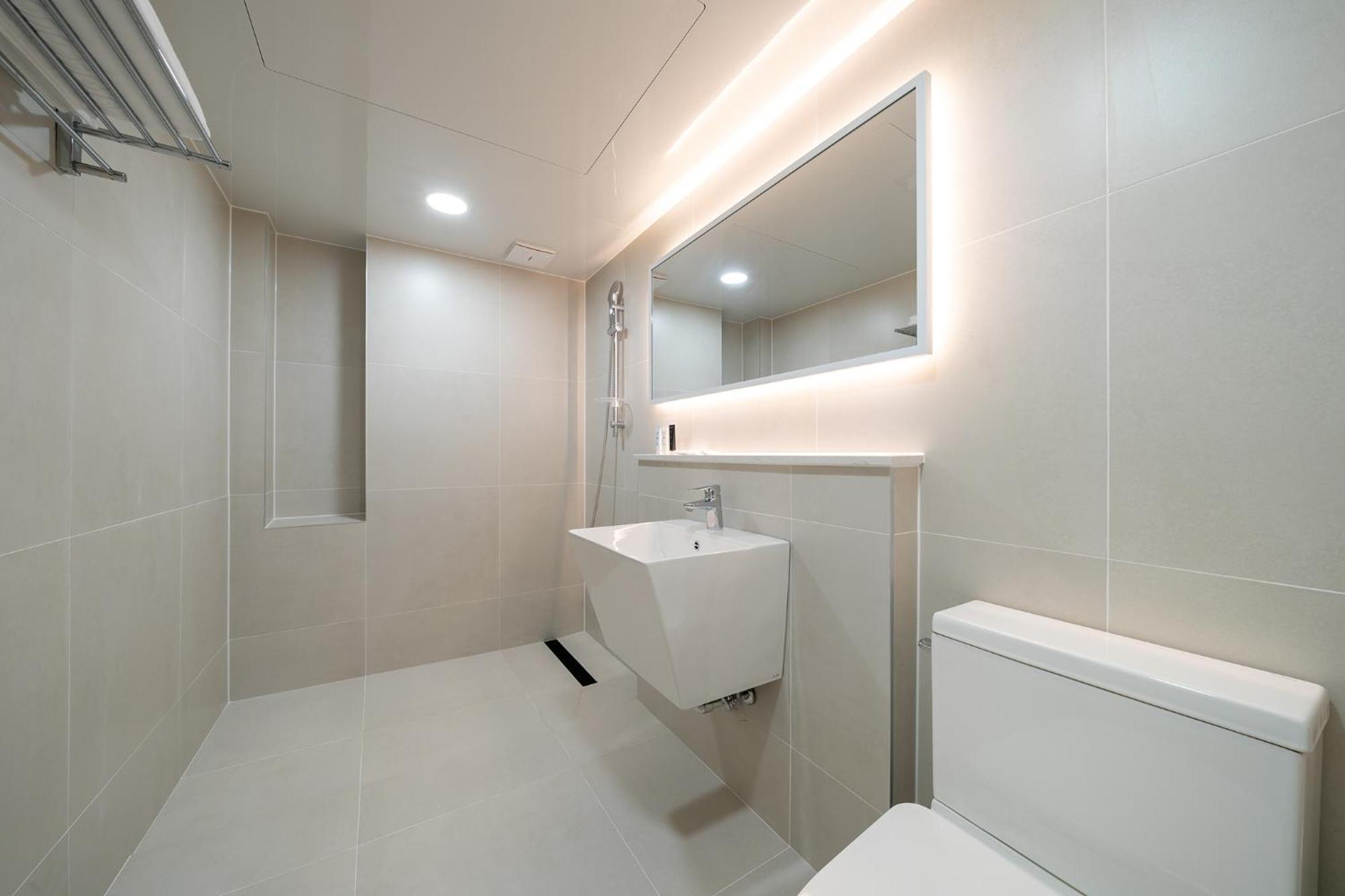 Mono Hotel Suwon Esterno foto
