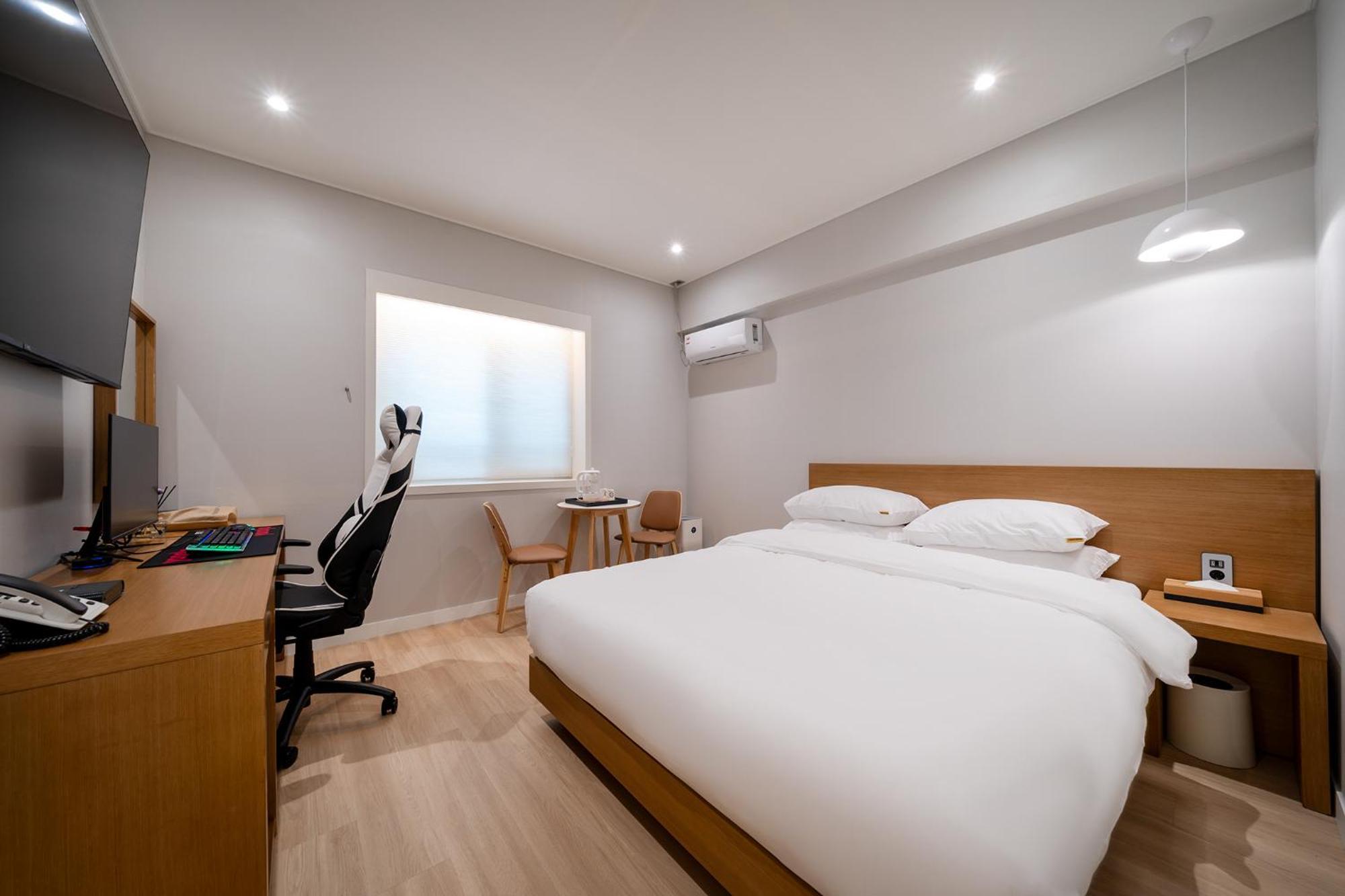 Mono Hotel Suwon Esterno foto