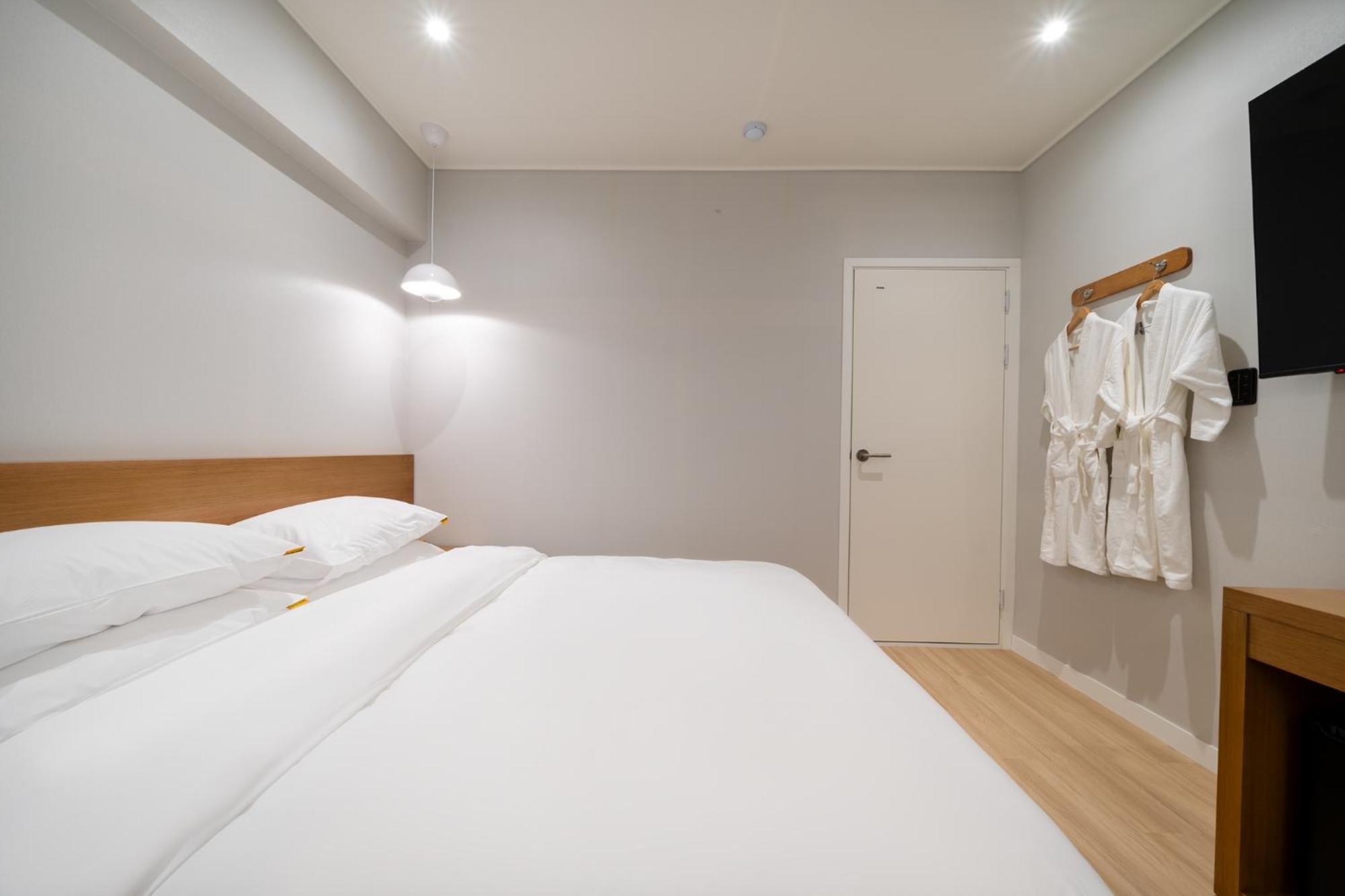 Mono Hotel Suwon Esterno foto