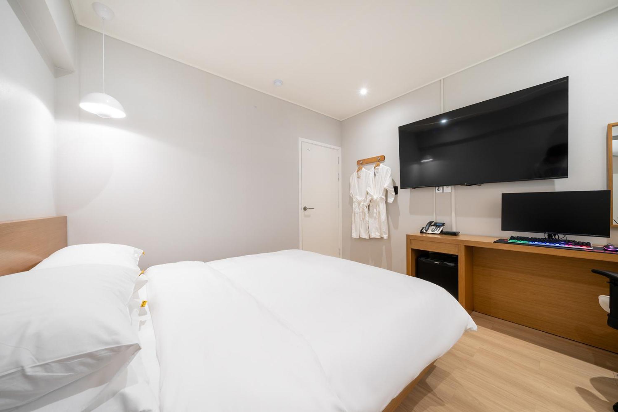 Mono Hotel Suwon Esterno foto
