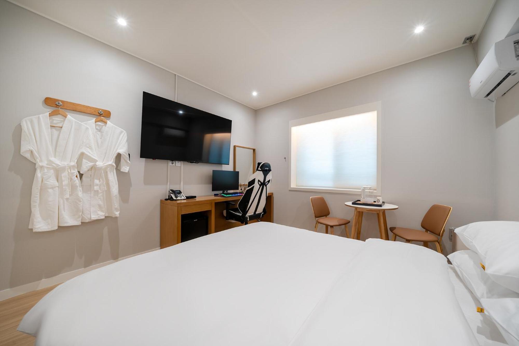 Mono Hotel Suwon Esterno foto
