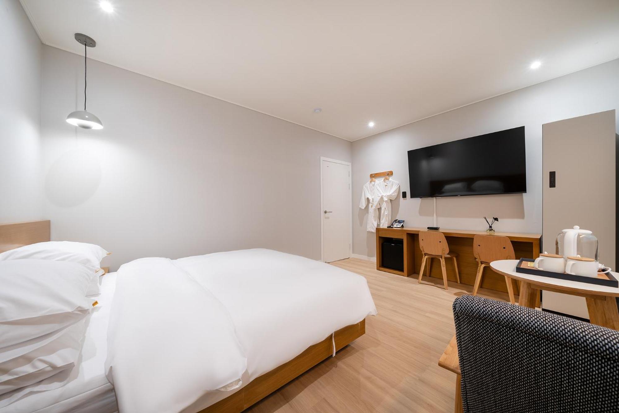 Mono Hotel Suwon Esterno foto