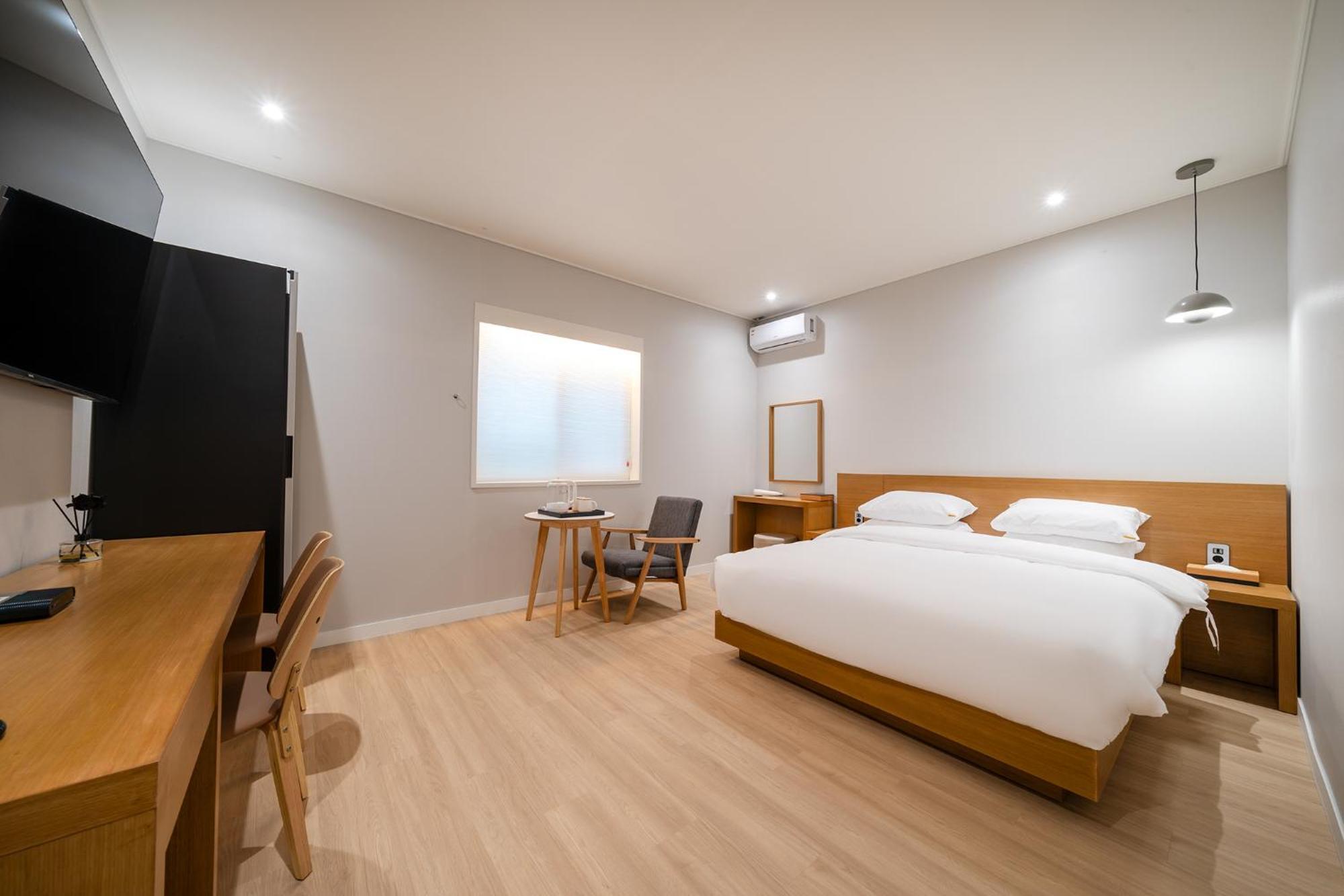 Mono Hotel Suwon Esterno foto