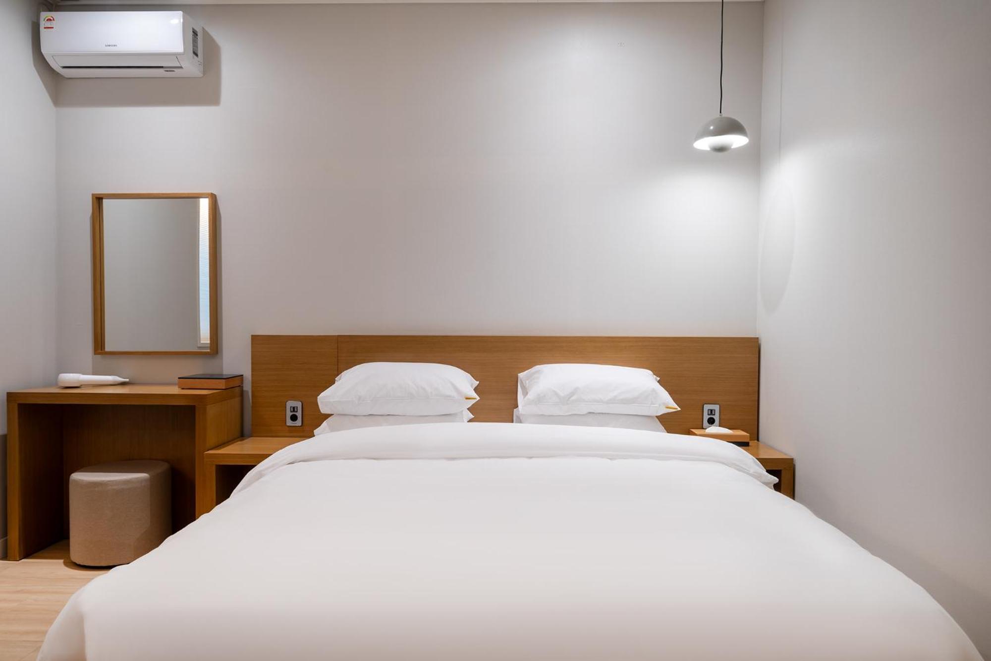Mono Hotel Suwon Esterno foto