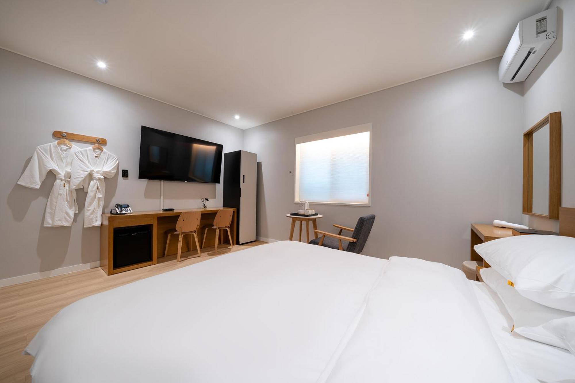 Mono Hotel Suwon Esterno foto