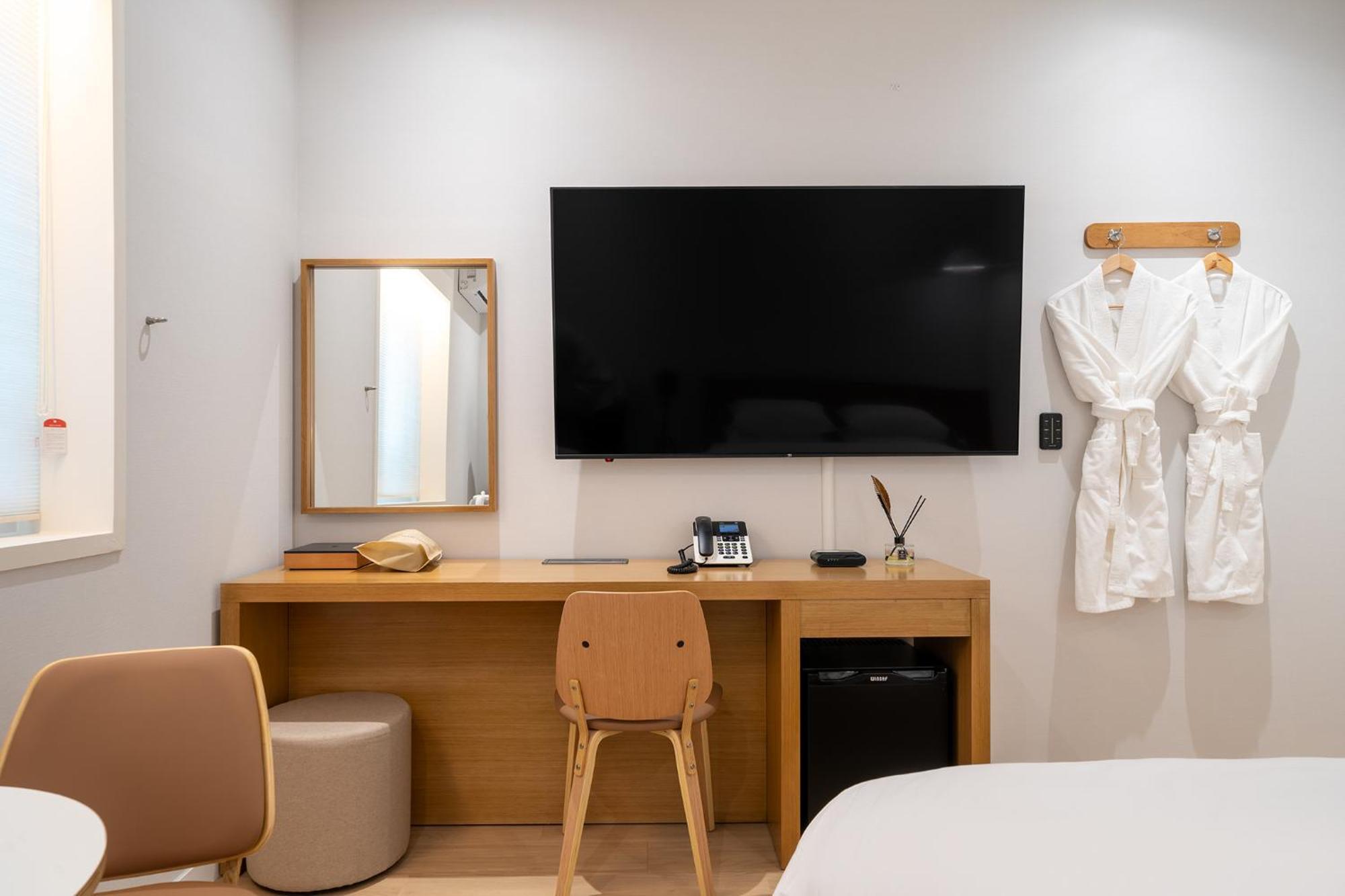 Mono Hotel Suwon Esterno foto