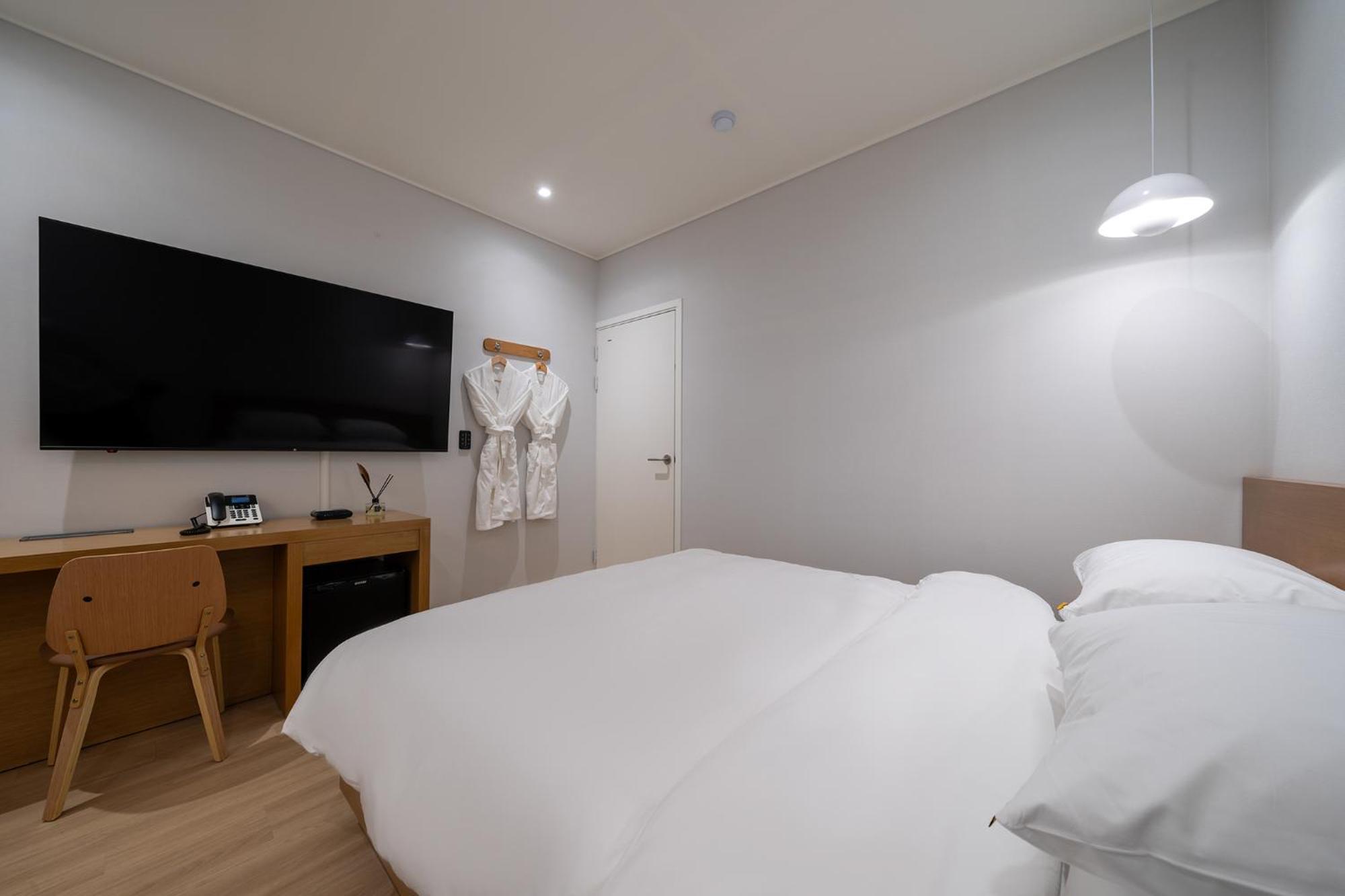 Mono Hotel Suwon Esterno foto