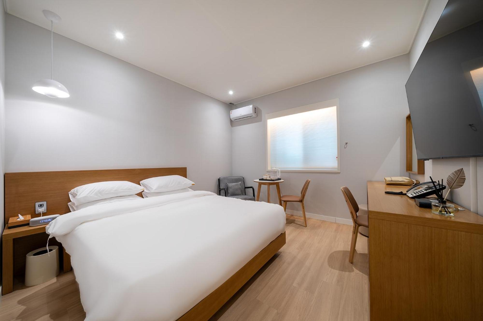 Mono Hotel Suwon Esterno foto