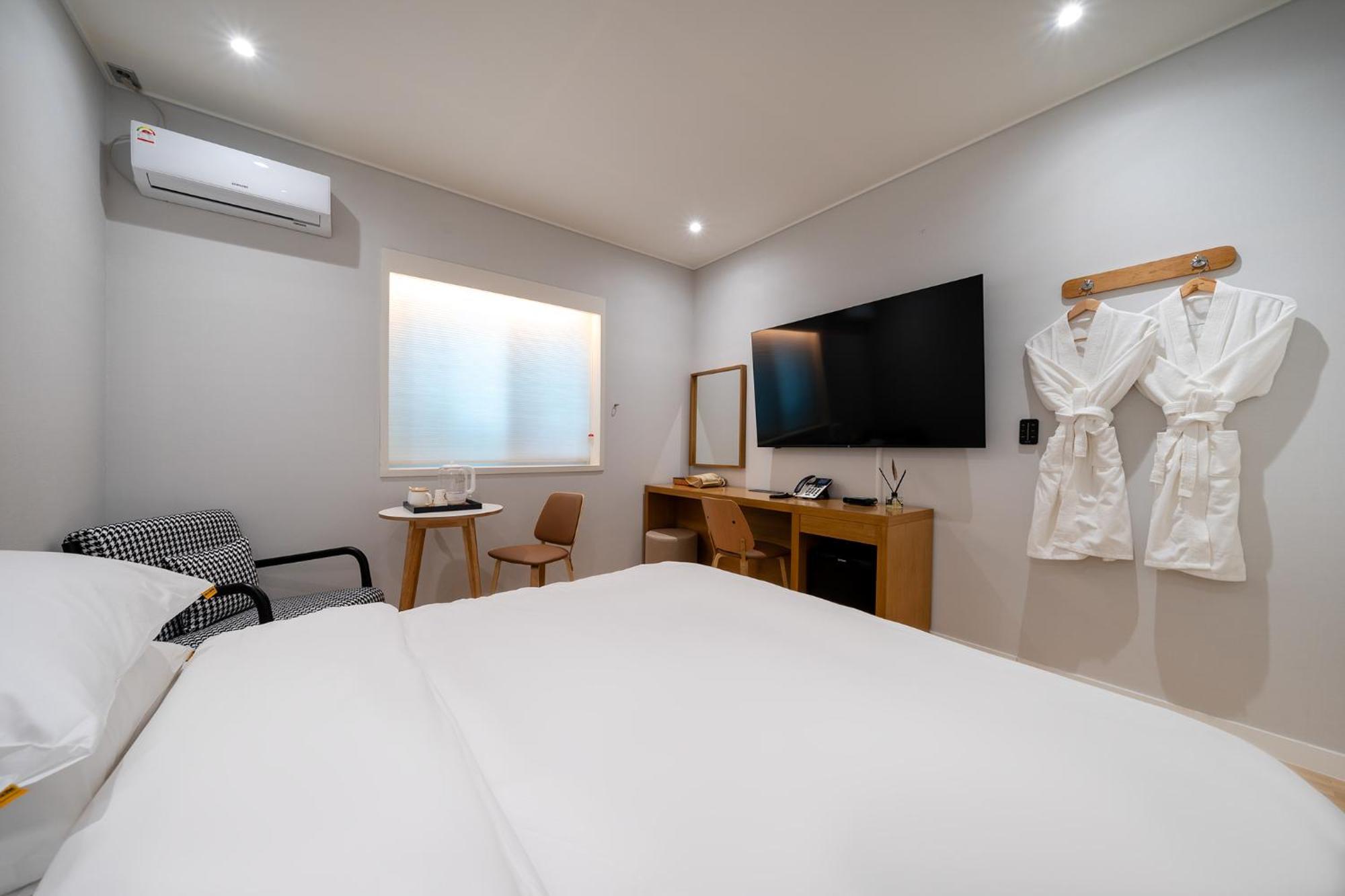 Mono Hotel Suwon Esterno foto