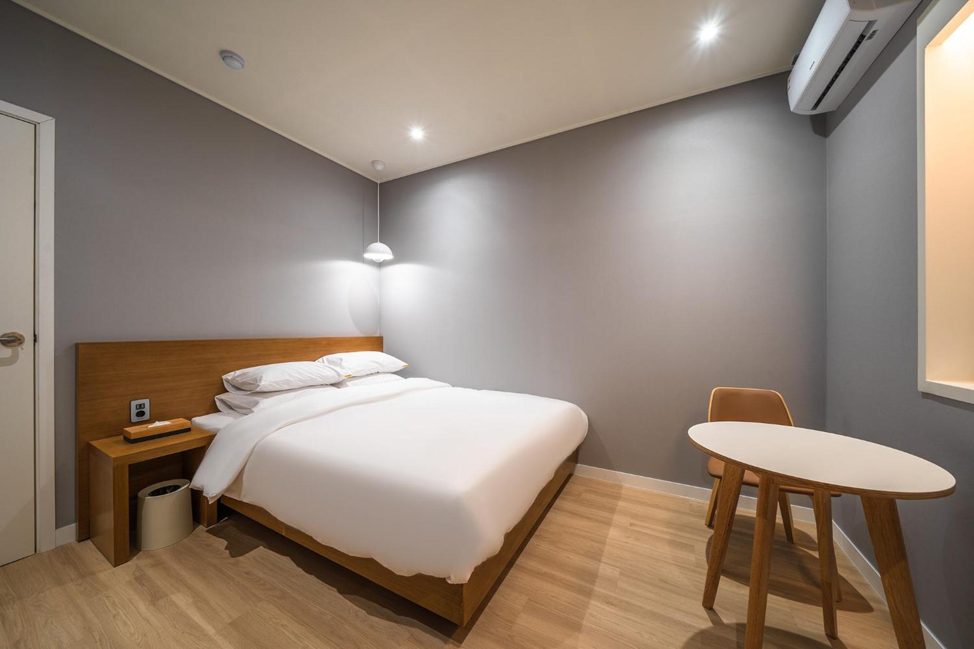 Mono Hotel Suwon Esterno foto